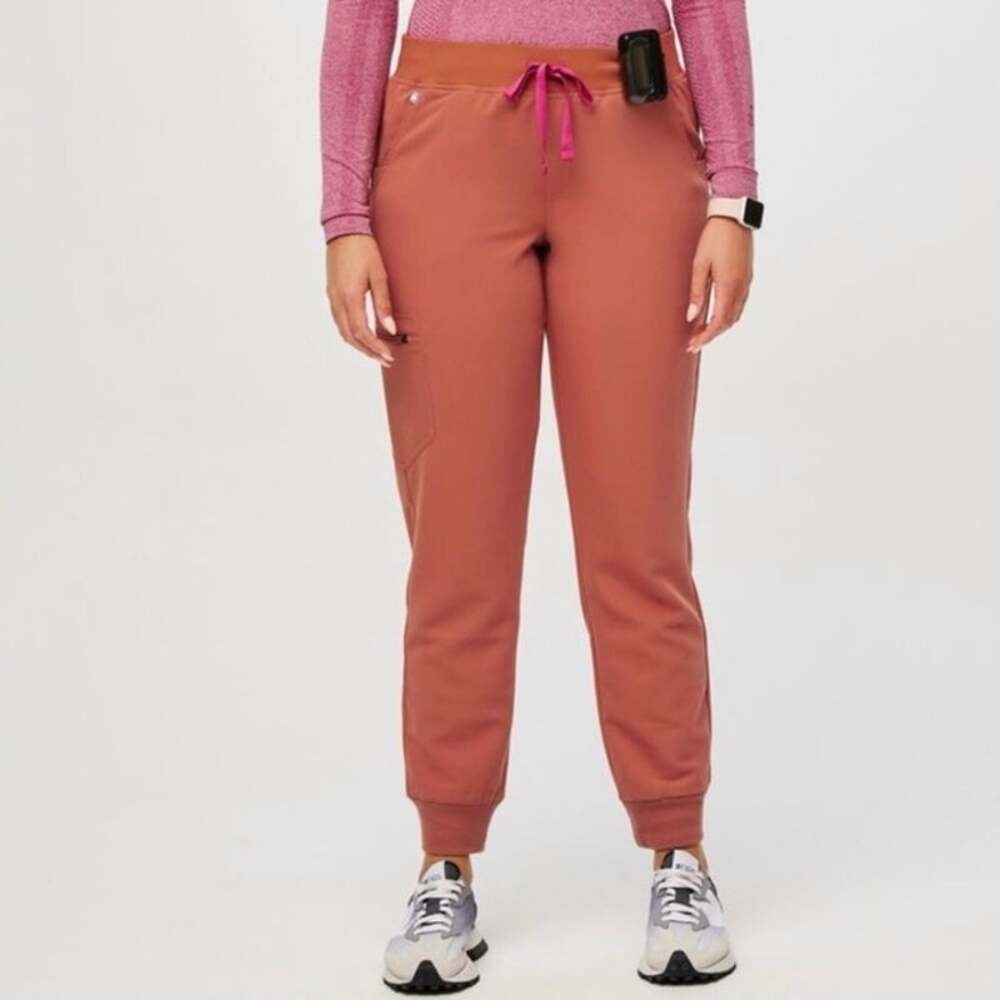 FIGS High-Waisted Zamora Jogger Scrub Pants in Terracotta size XL